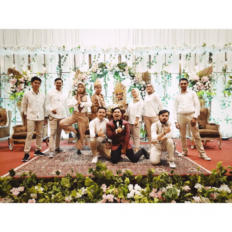 As A Team With Mawarweddingservice Rizalmarcomc Masterofceremony 